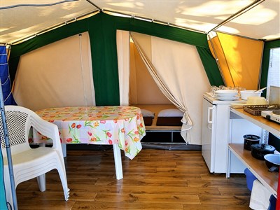 Zařízené stany
