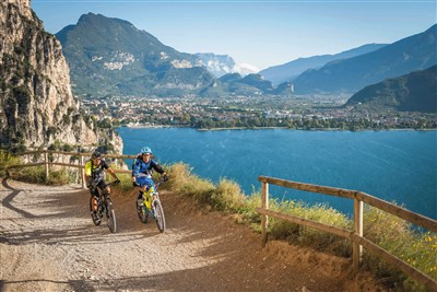 Lago di Garda - sever, Monte Baldo a Tremalzo