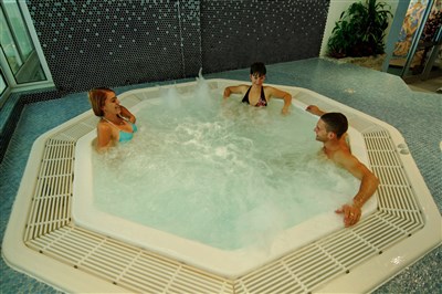 Orcières – Rochebrune Le Vallon - vířivka v přistevném křídle rezidence